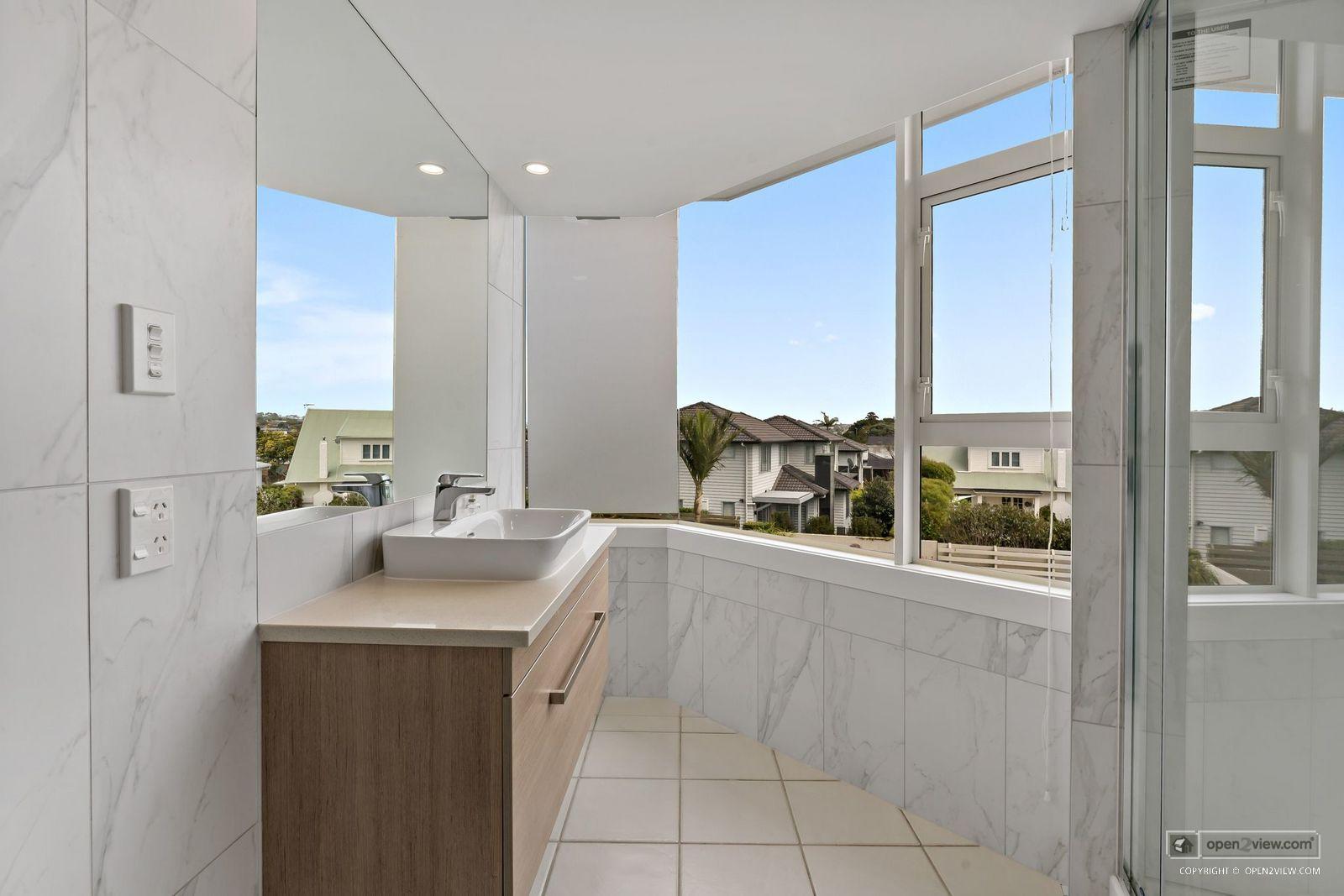Slider image of 1/90 Kitchener Road, Auckland