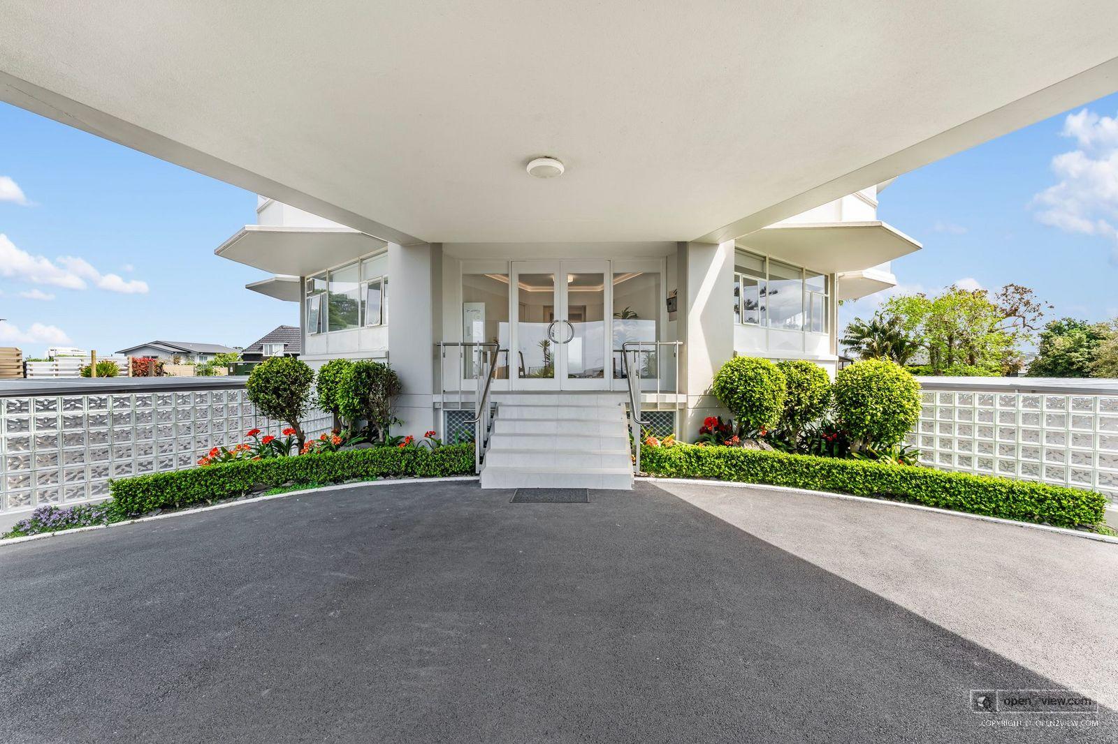 Slider image of 1/90 Kitchener Road, Auckland