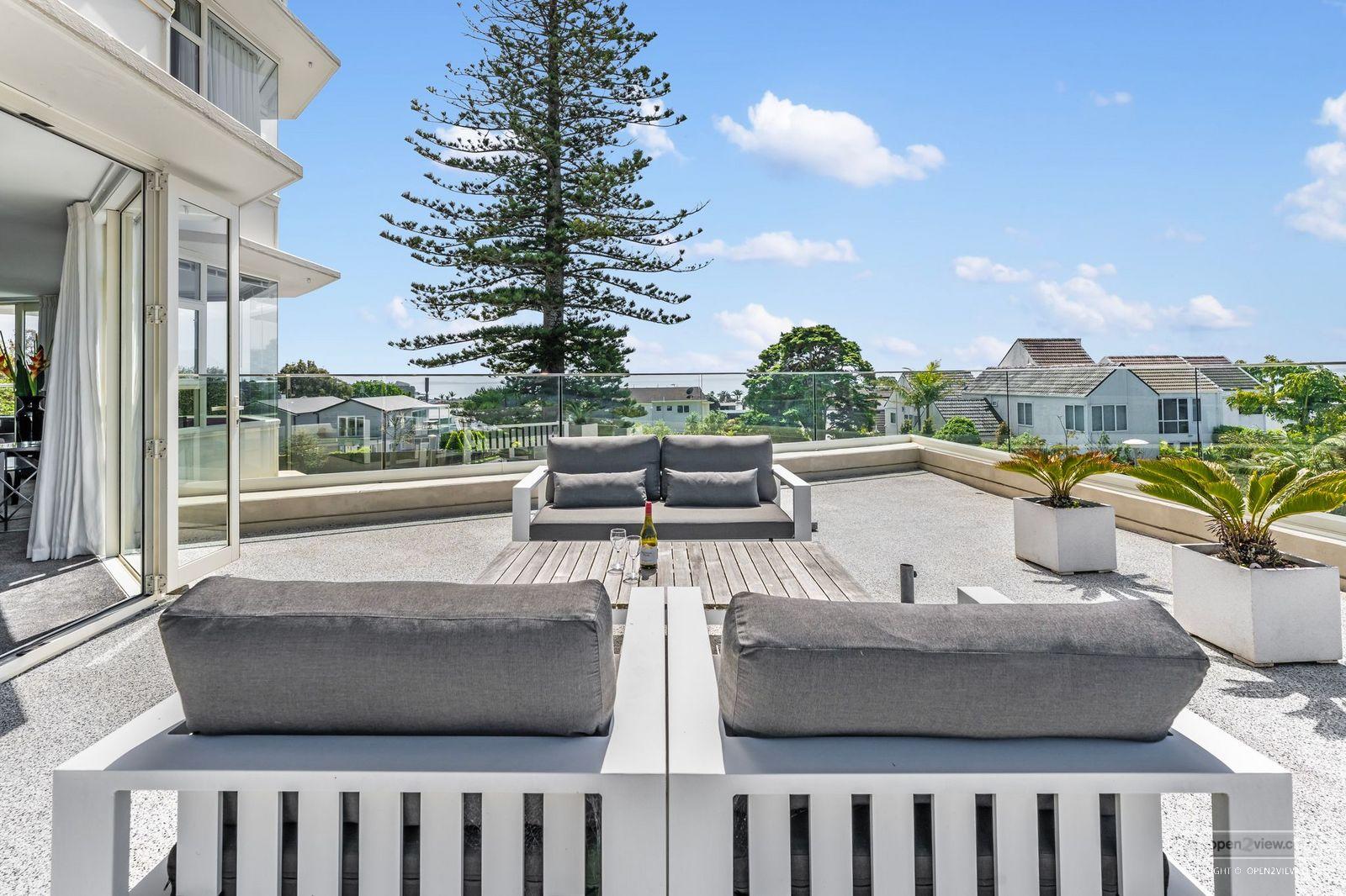 Slider image of 1/90 Kitchener Road, Auckland