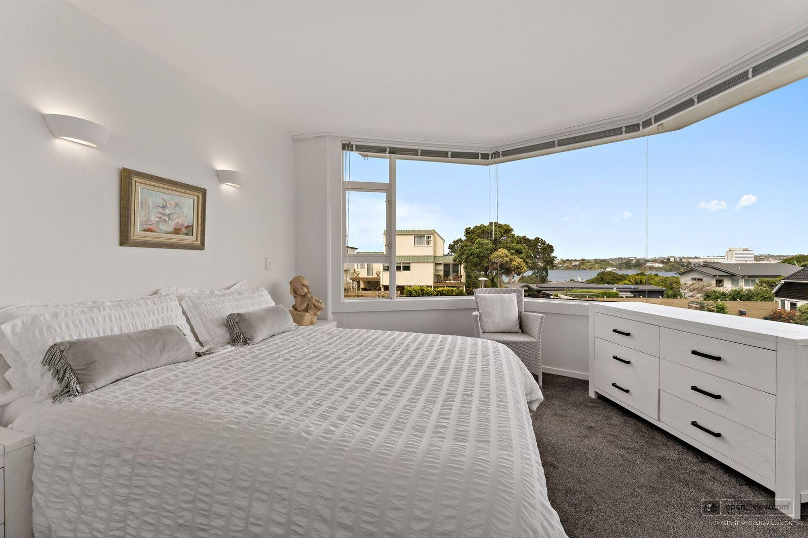 Slider image of 1/90 Kitchener Road, Auckland