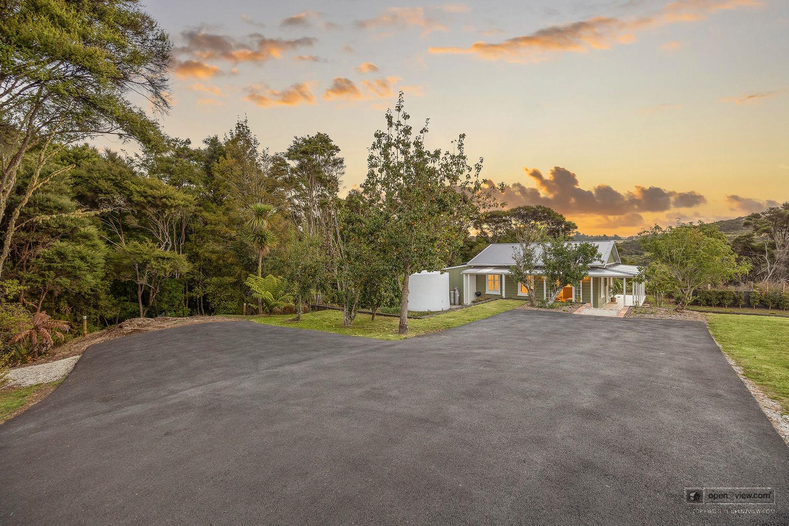 Slider image of 1223 Old North Road, Auckland