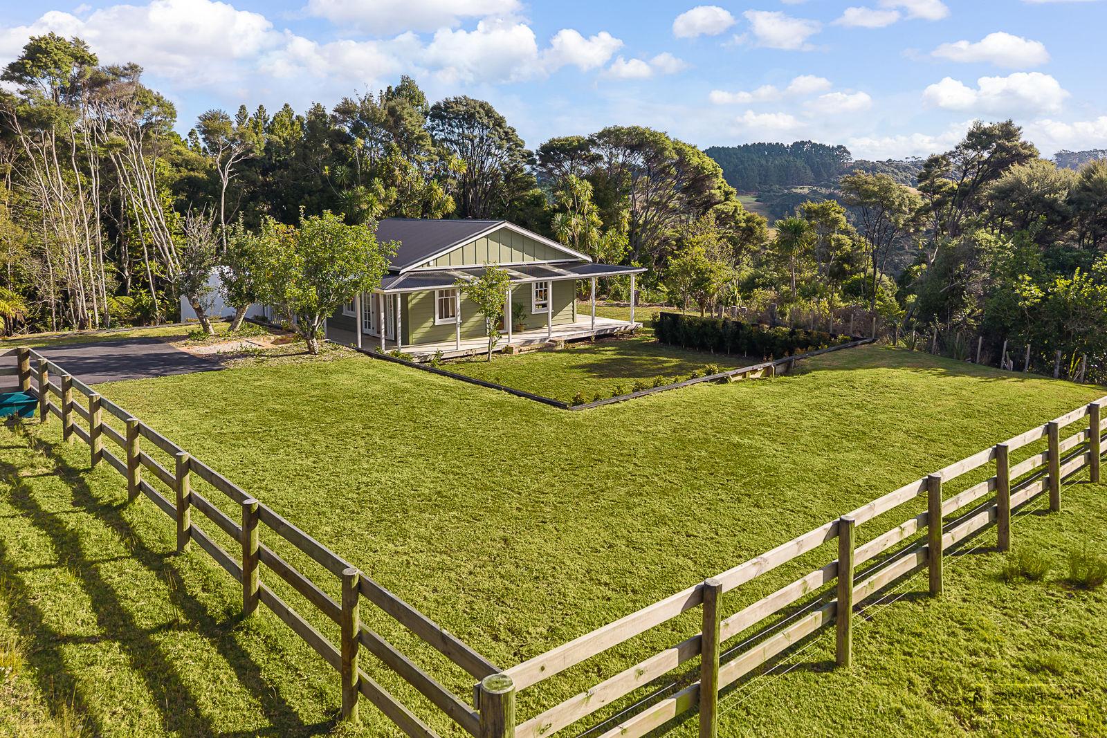Slider image of 1223 Old North Road, Auckland
