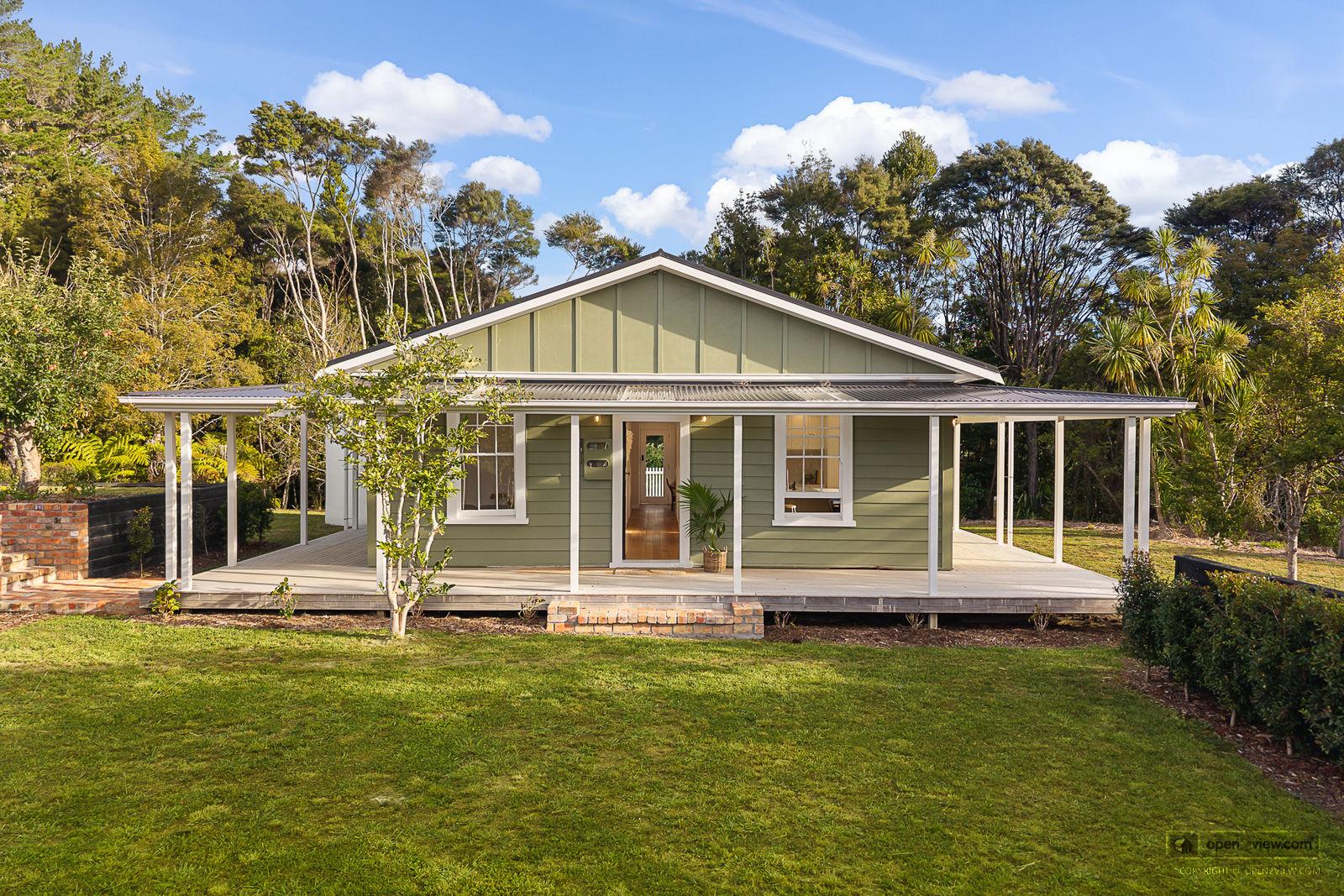 Slider image of 1223 Old North Road, Auckland