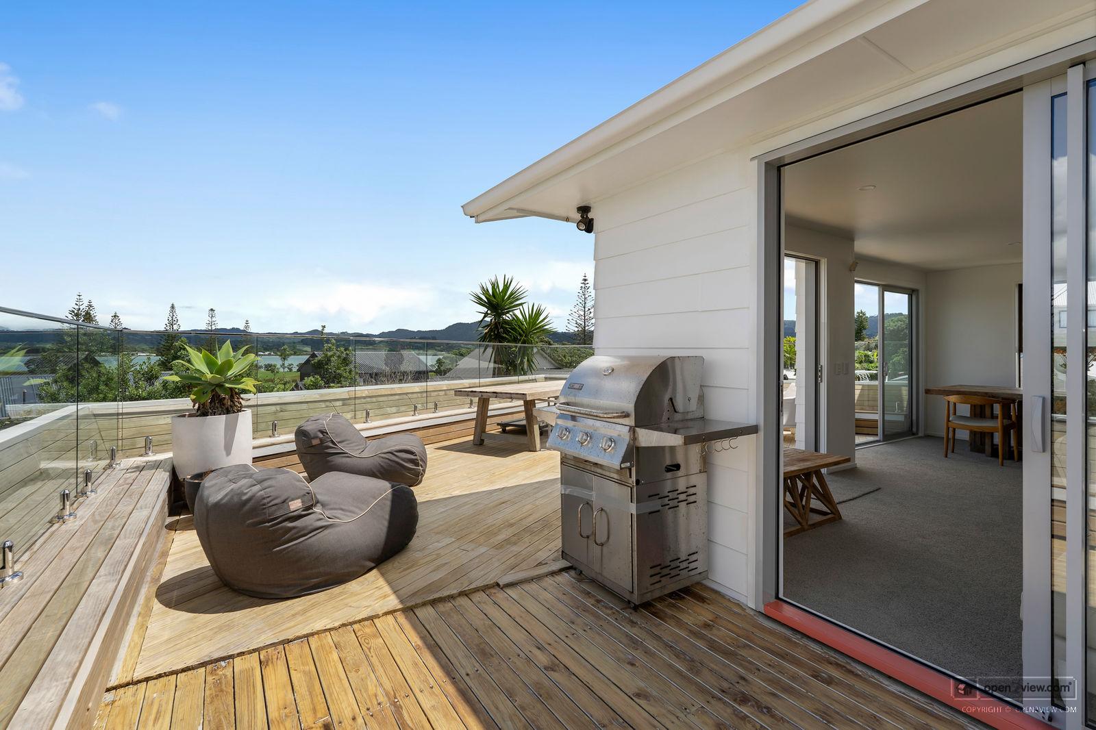 Slider image of 3 Caroline Heights, Auckland