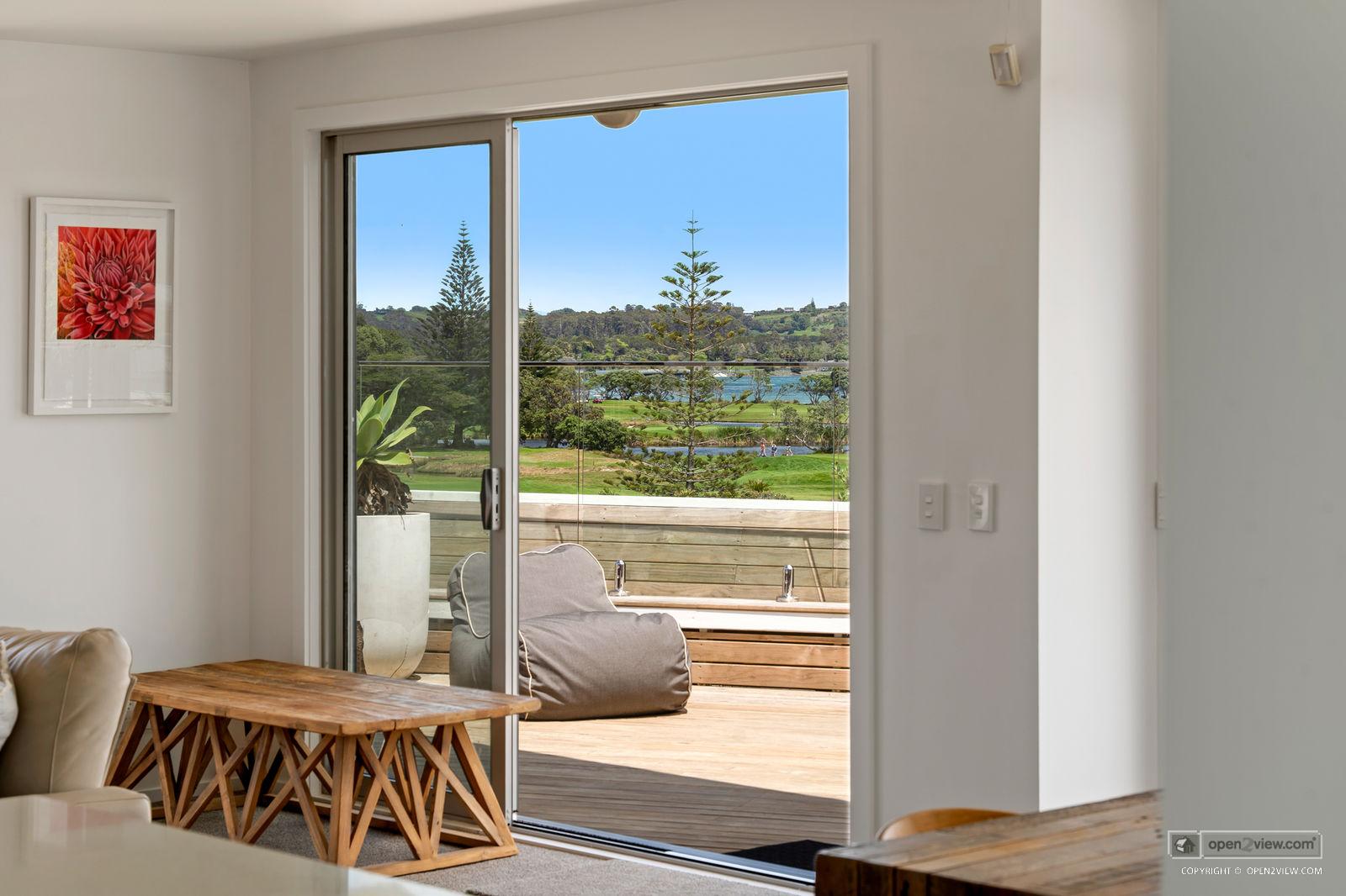 Slider image of 3 Caroline Heights, Auckland