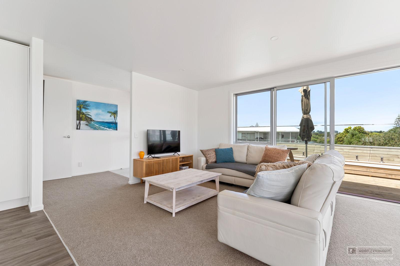 Slider image of 3 Caroline Heights, Auckland
