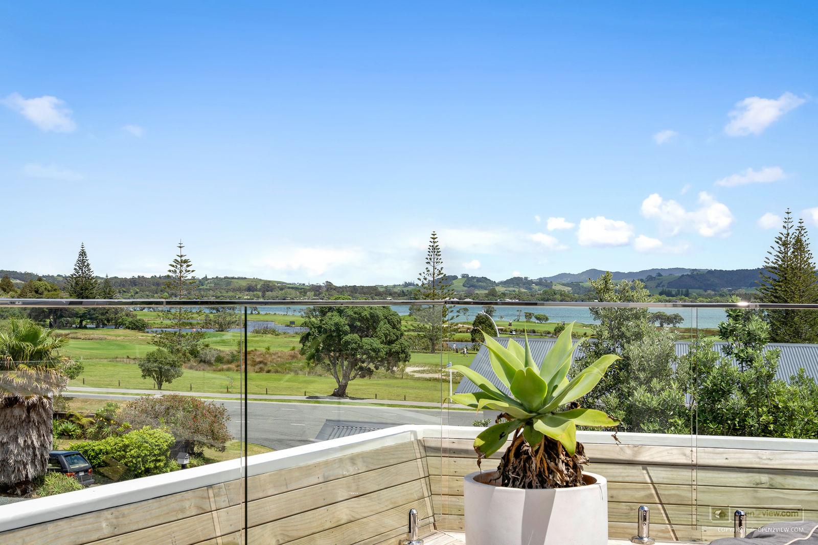 Slider image of 3 Caroline Heights, Auckland