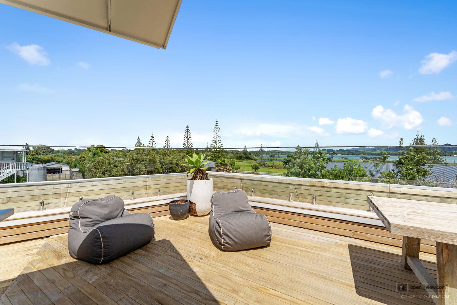 Slider image of 3 Caroline Heights, Auckland