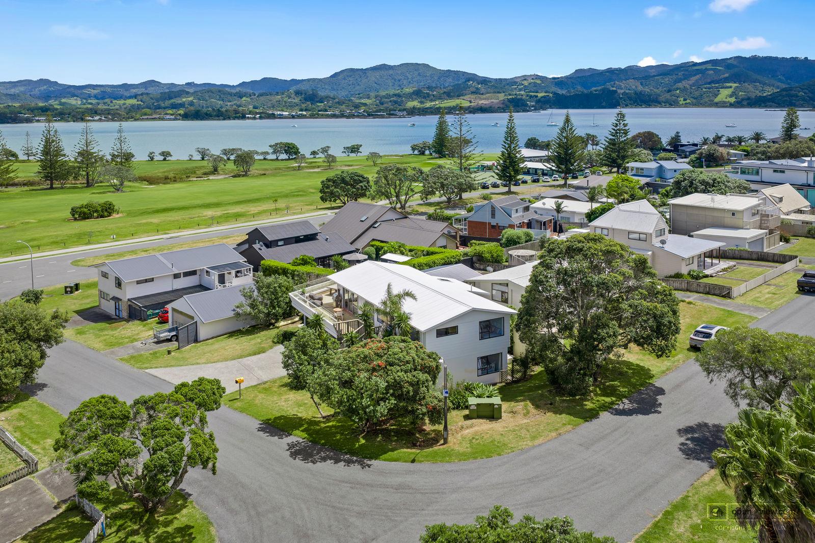 Slider image of 3 Caroline Heights, Auckland