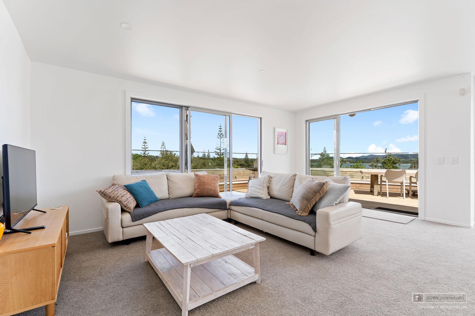 Slider image of 3 Caroline Heights, Auckland