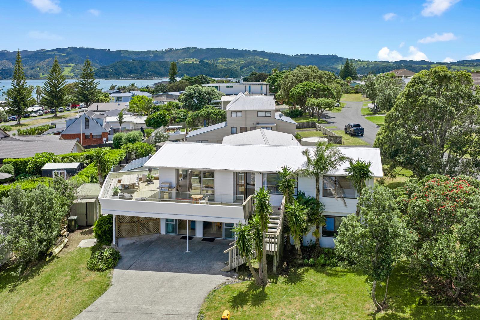 Slider image of 3 Caroline Heights, Auckland