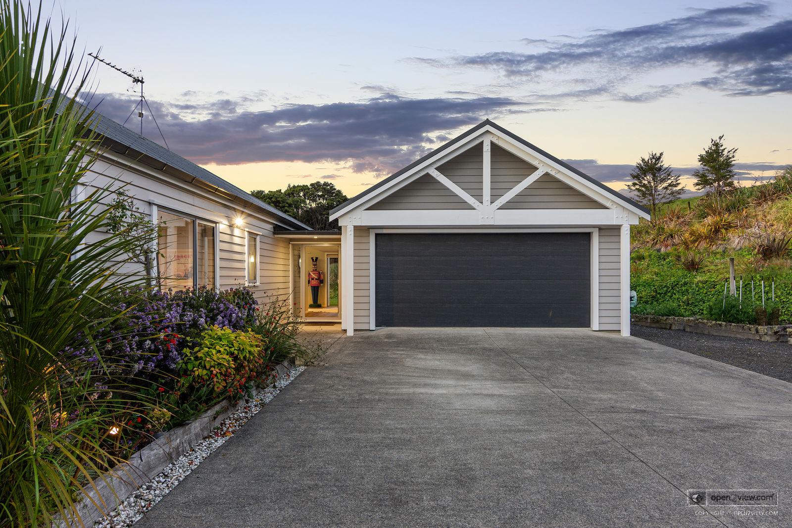 Slider image of 153 Mahoenui Valley Road, Auckland