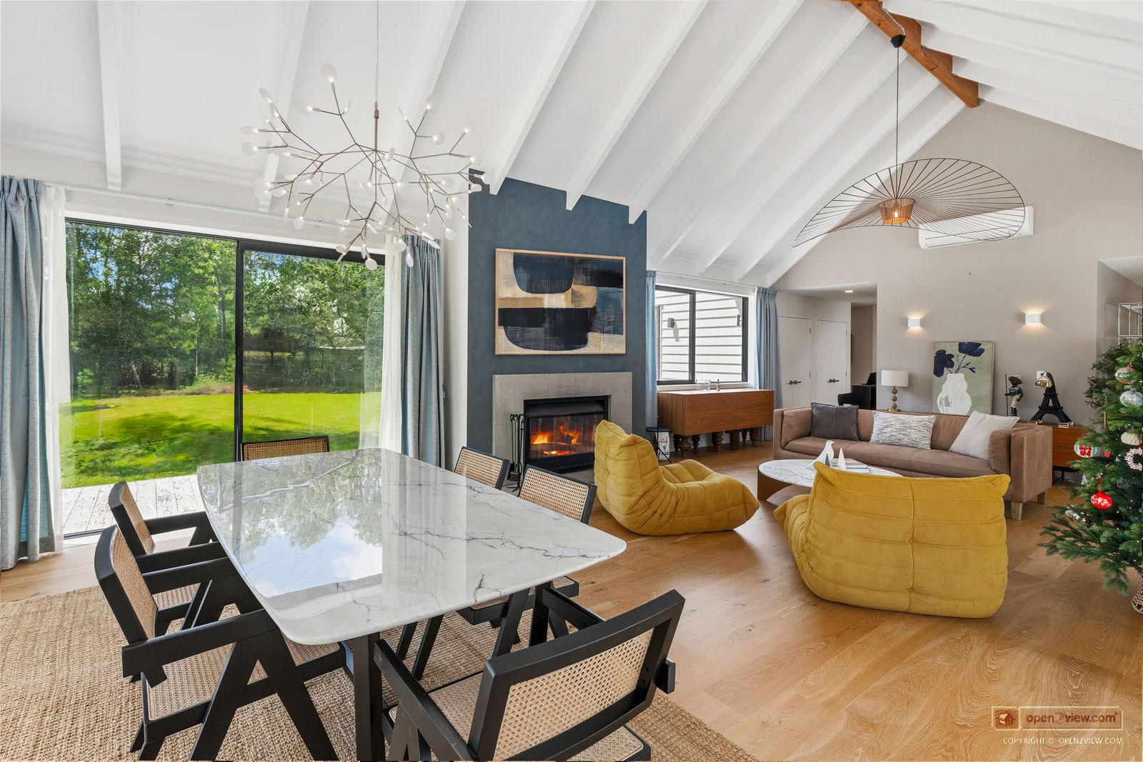 Slider image of 16 Collings Drive, Auckland