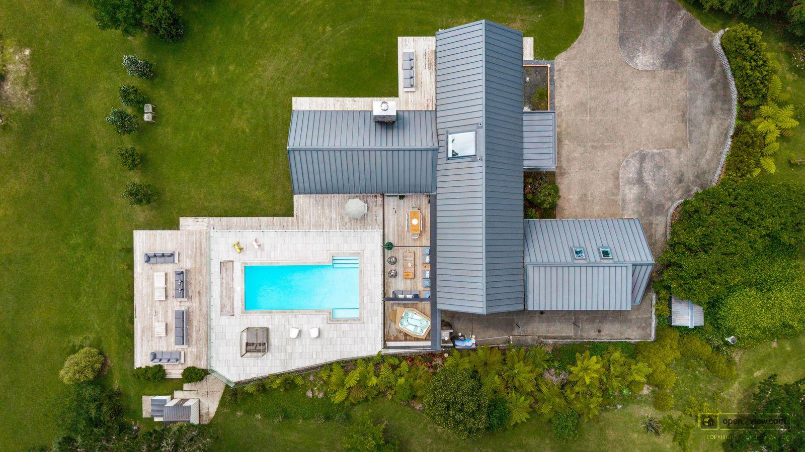 Slider image of 16 Collings Drive, Auckland