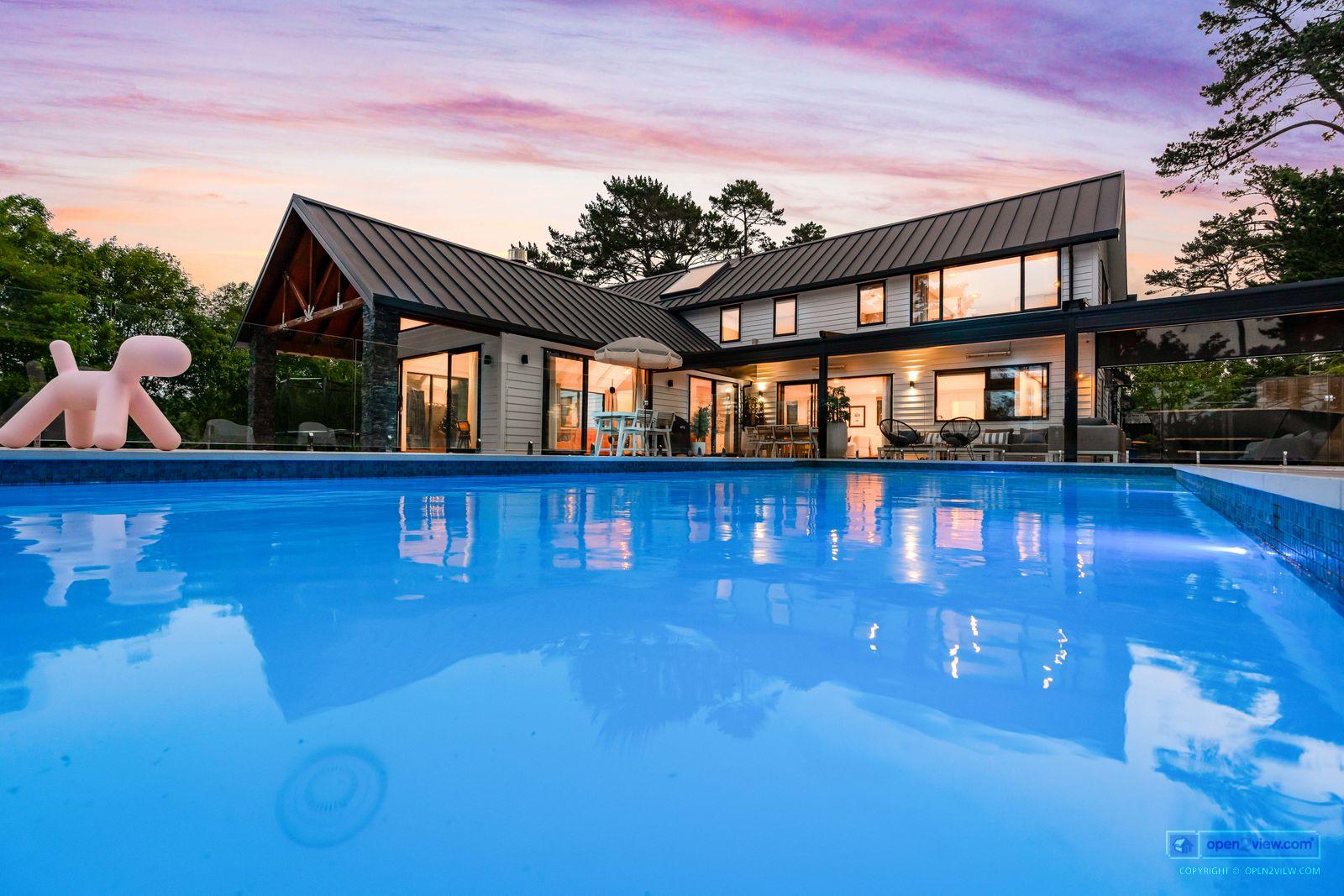 Slider image of 16 Collings Drive, Auckland