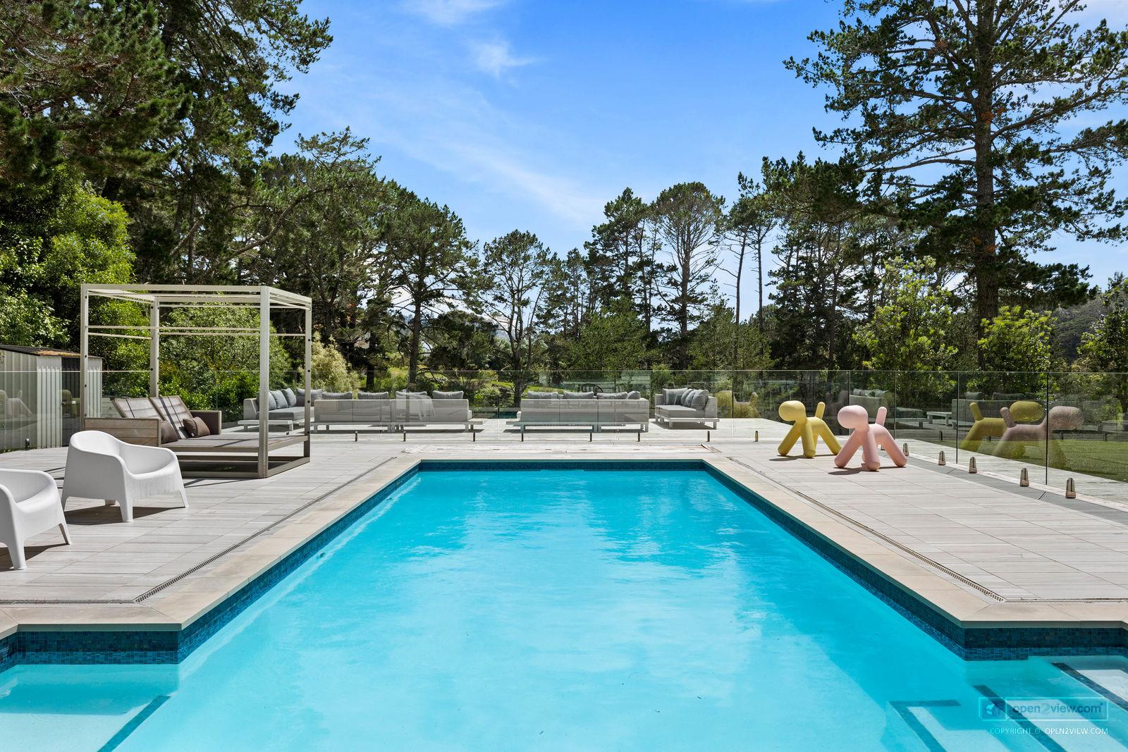 Slider image of 16 Collings Drive, Auckland