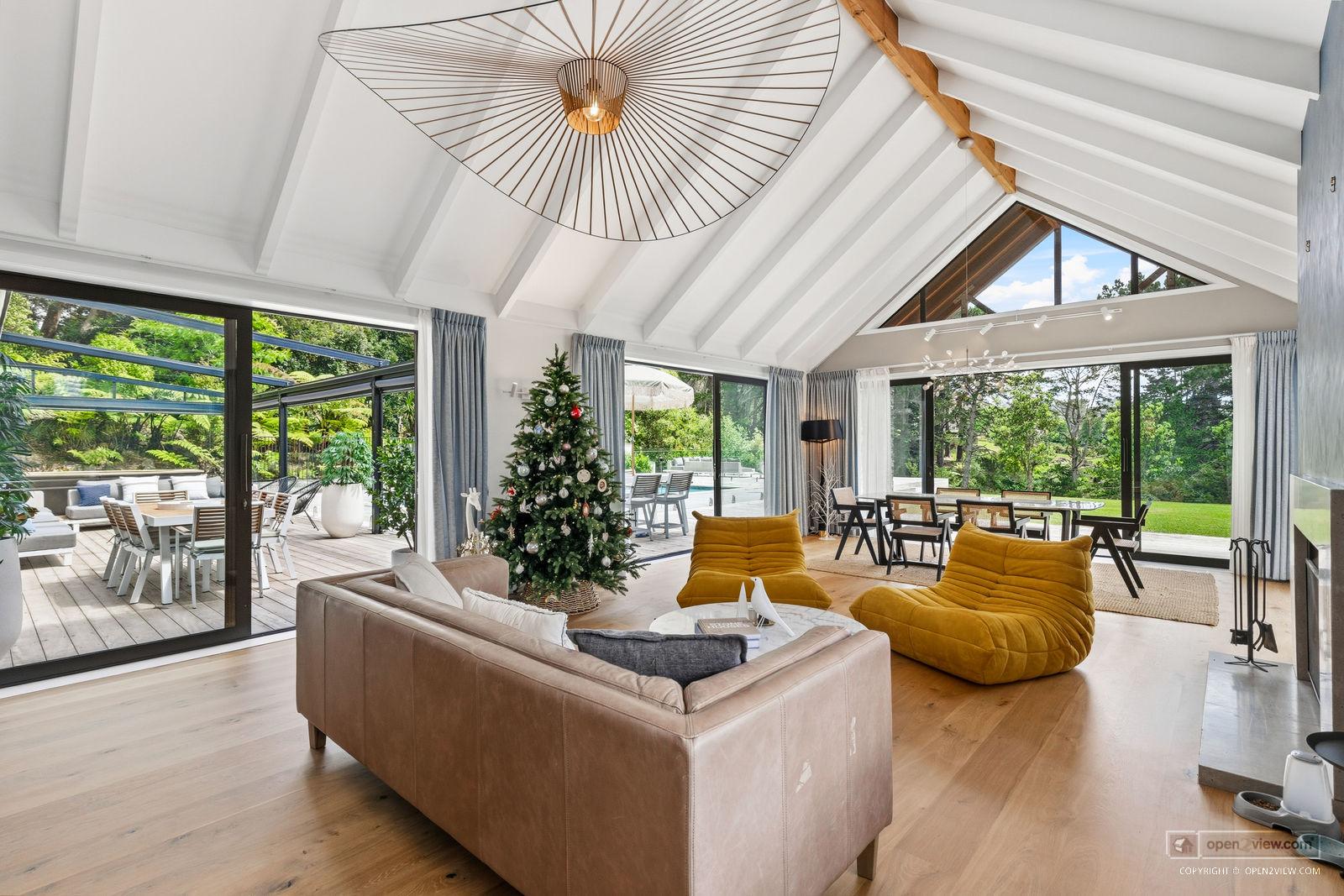 Slider image of 16 Collings Drive, Auckland