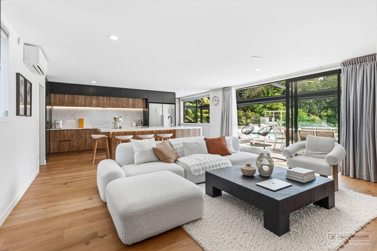 Slider image of 16 Collings Drive, Auckland