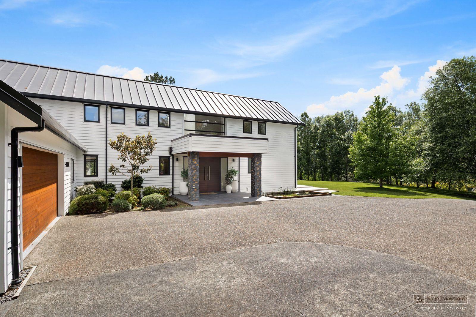 Slider image of 16 Collings Drive, Auckland