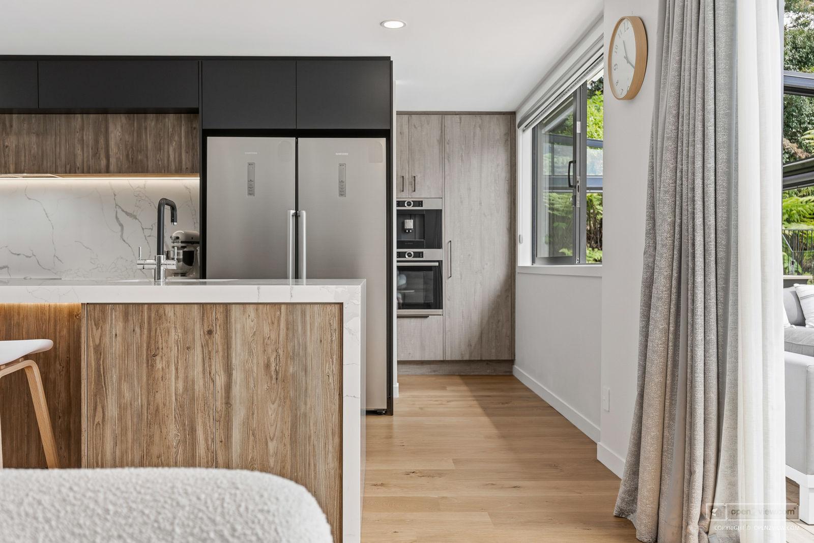 Slider image of 16 Collings Drive, Auckland