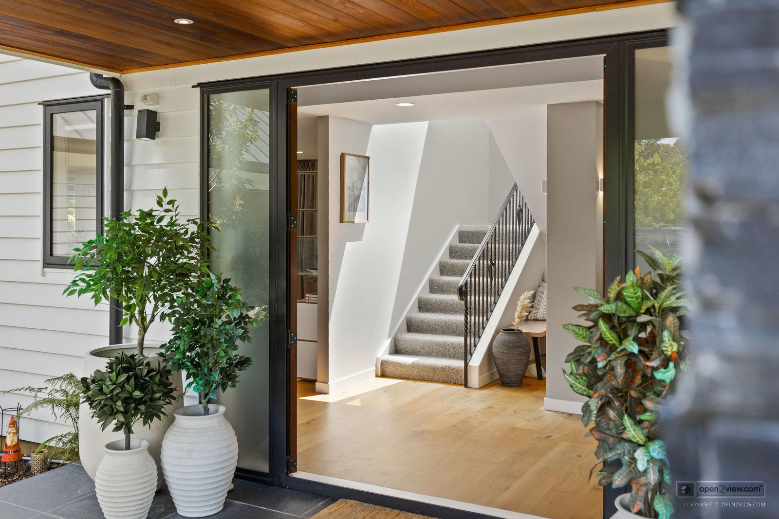 Slider image of 16 Collings Drive, Auckland