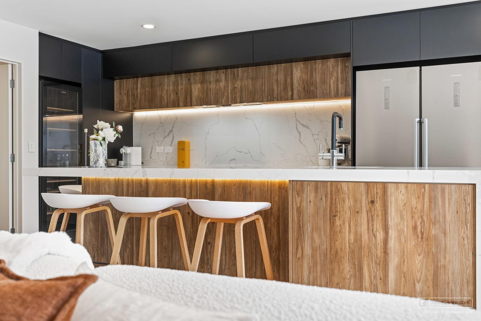 Slider image of 16 Collings Drive, Auckland