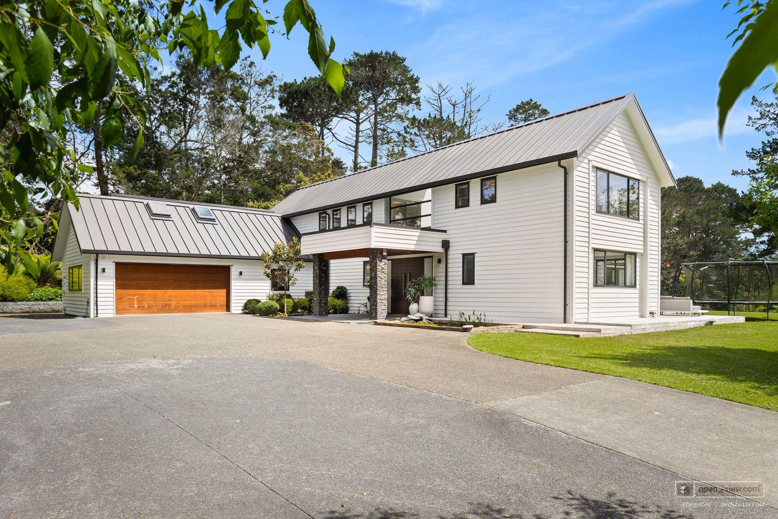 Slider image of 16 Collings Drive, Auckland