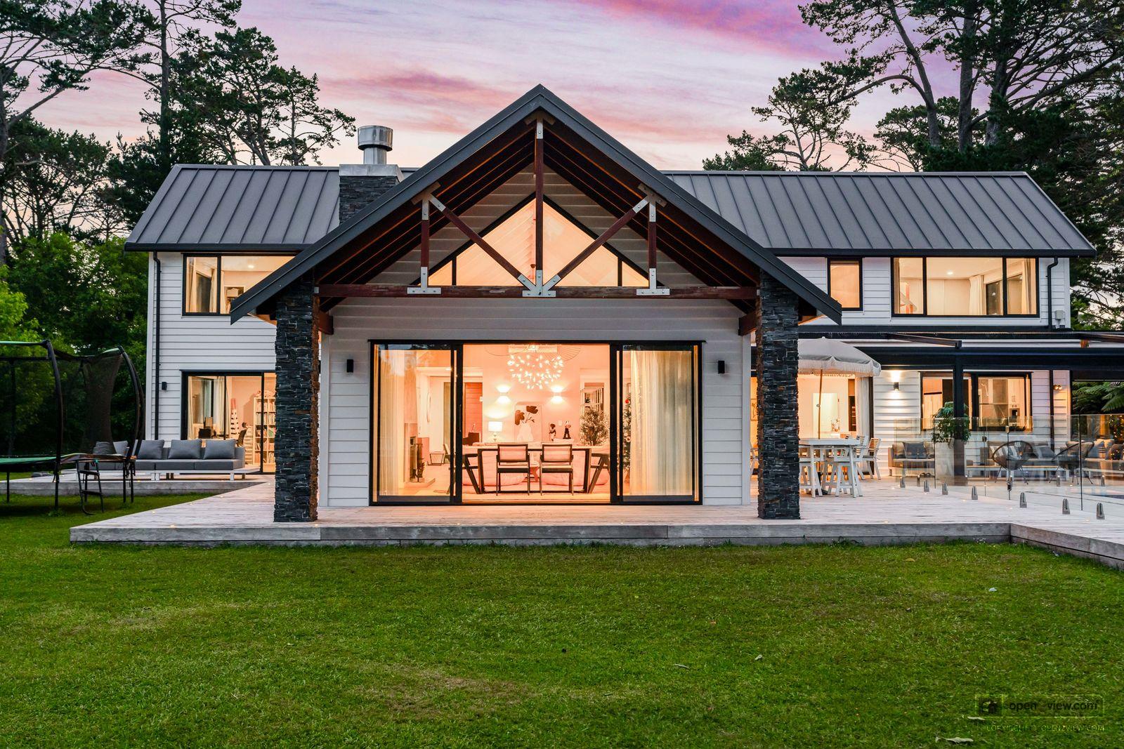 Slider image of 16 Collings Drive, Auckland