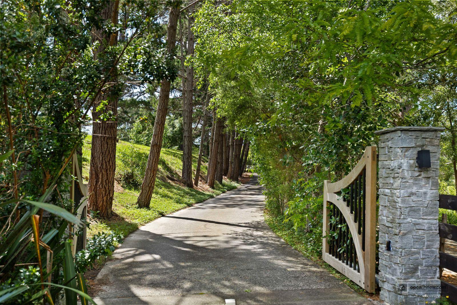 Slider image of 16 Collings Drive, Auckland