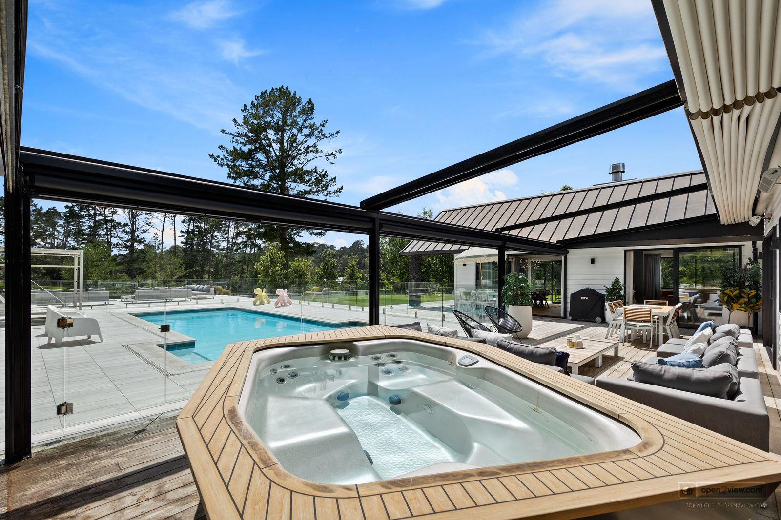 Slider image of 16 Collings Drive, Auckland