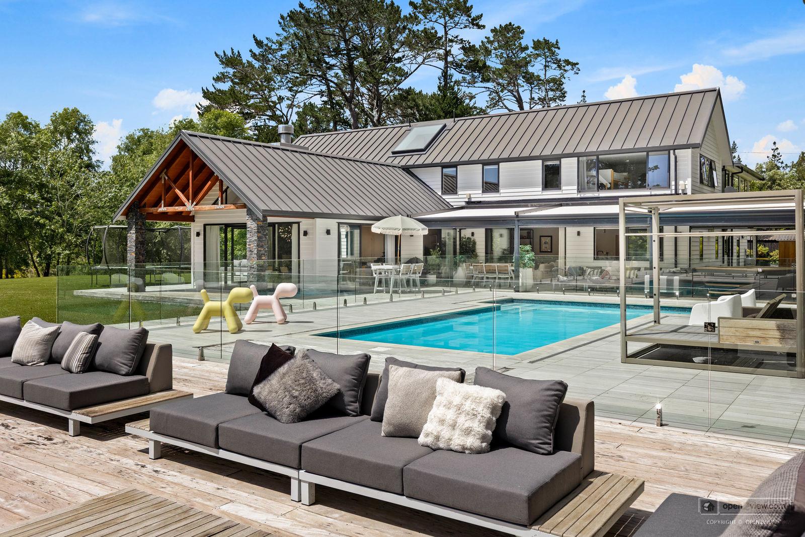 Slider image of 16 Collings Drive, Auckland
