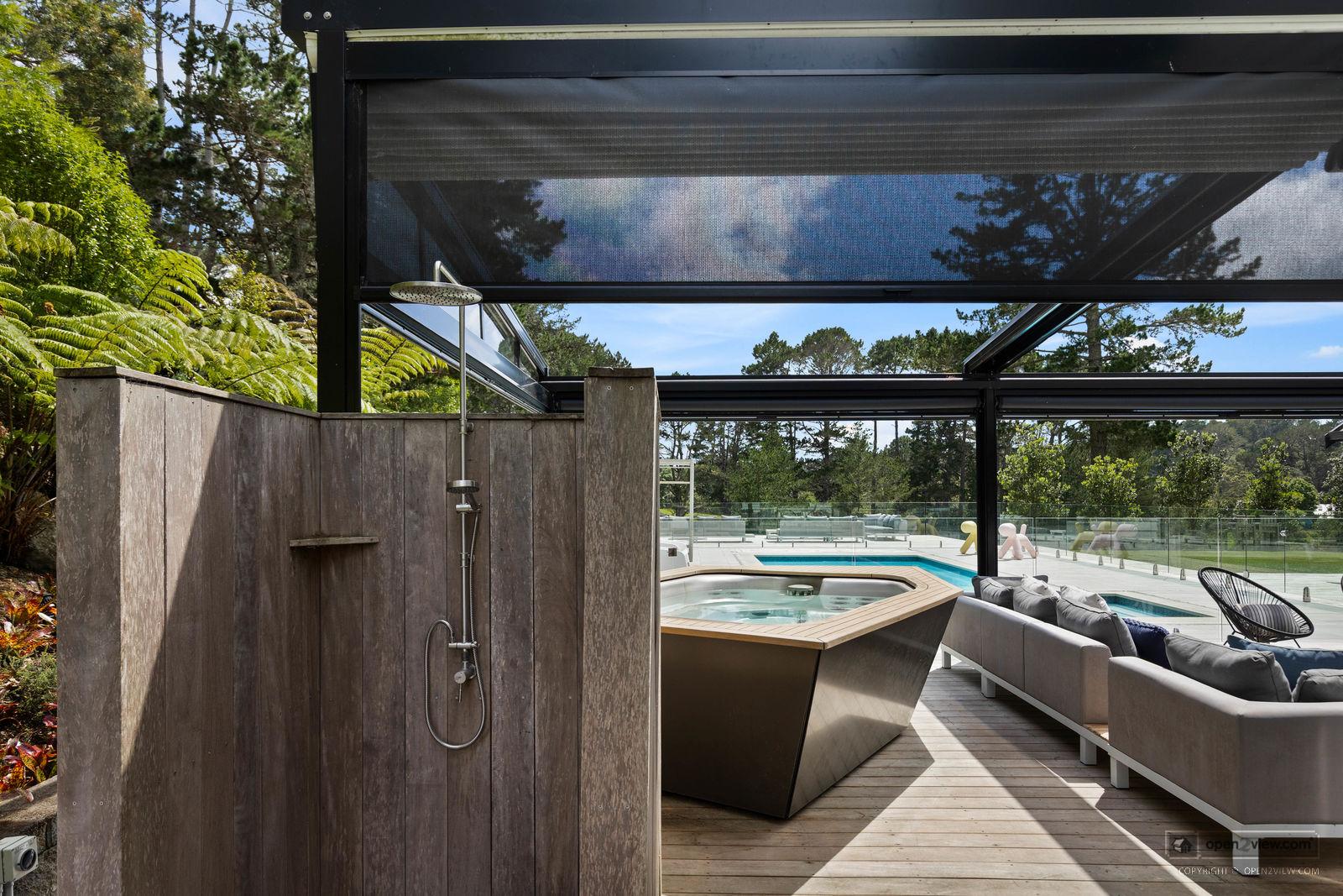 Slider image of 16 Collings Drive, Auckland