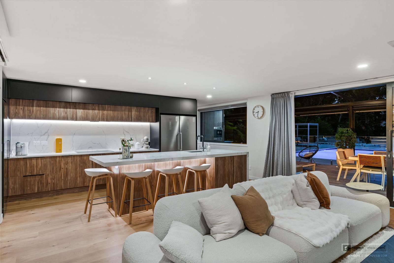 Slider image of 16 Collings Drive, Auckland