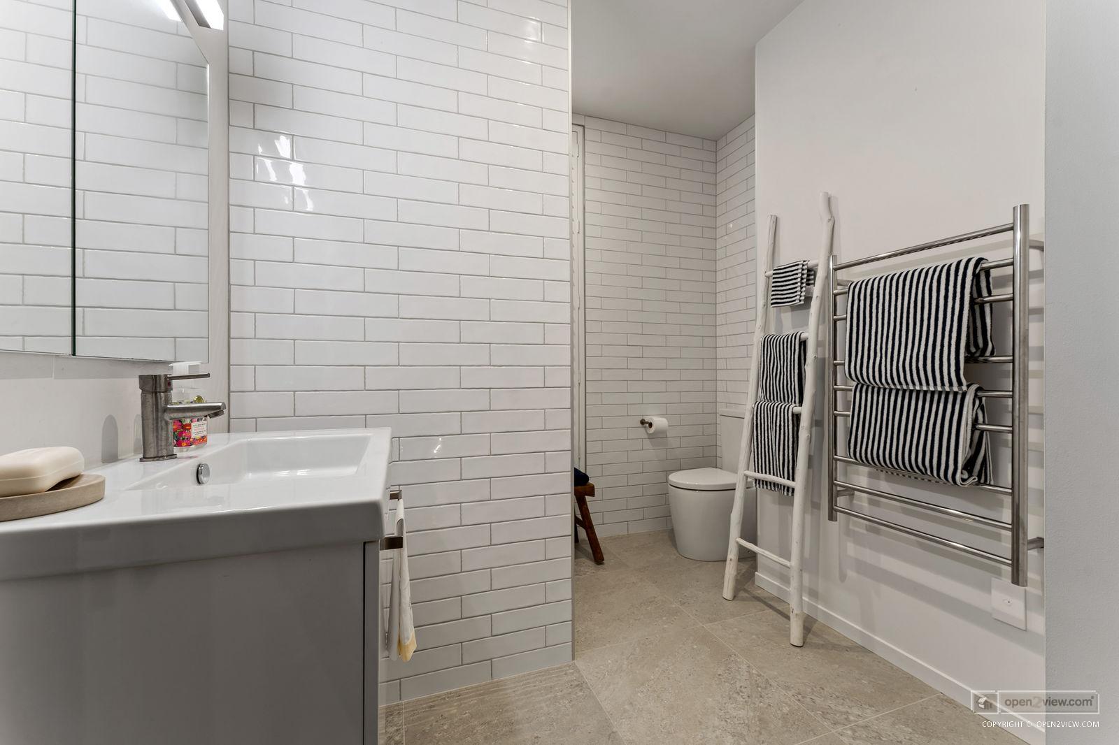 Slider image of 19 Kanuka Road, Auckland