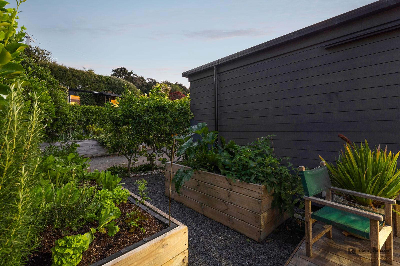 Slider image of 19 Kanuka Road, Auckland