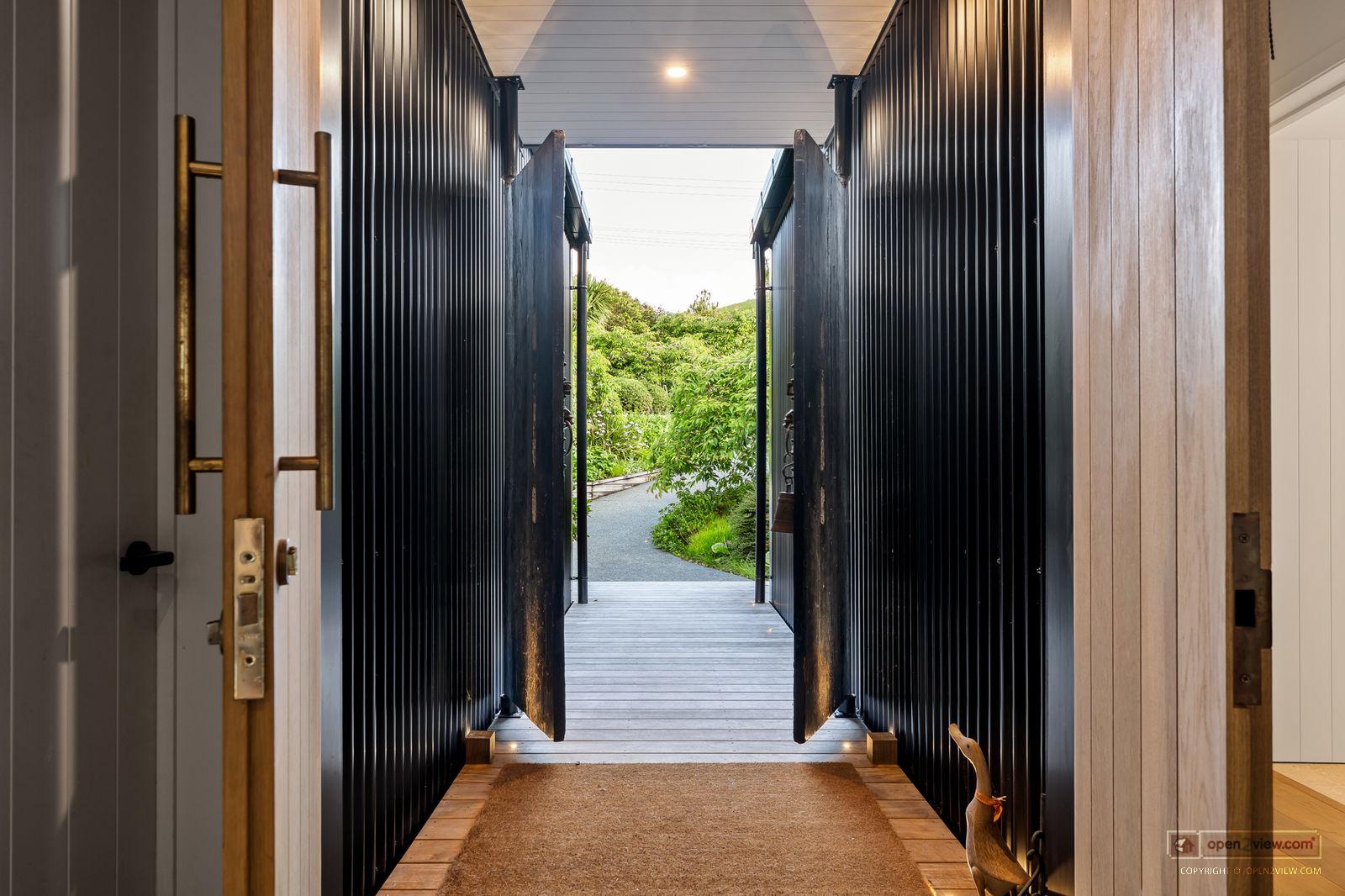 Slider image of 19 Kanuka Road, Auckland
