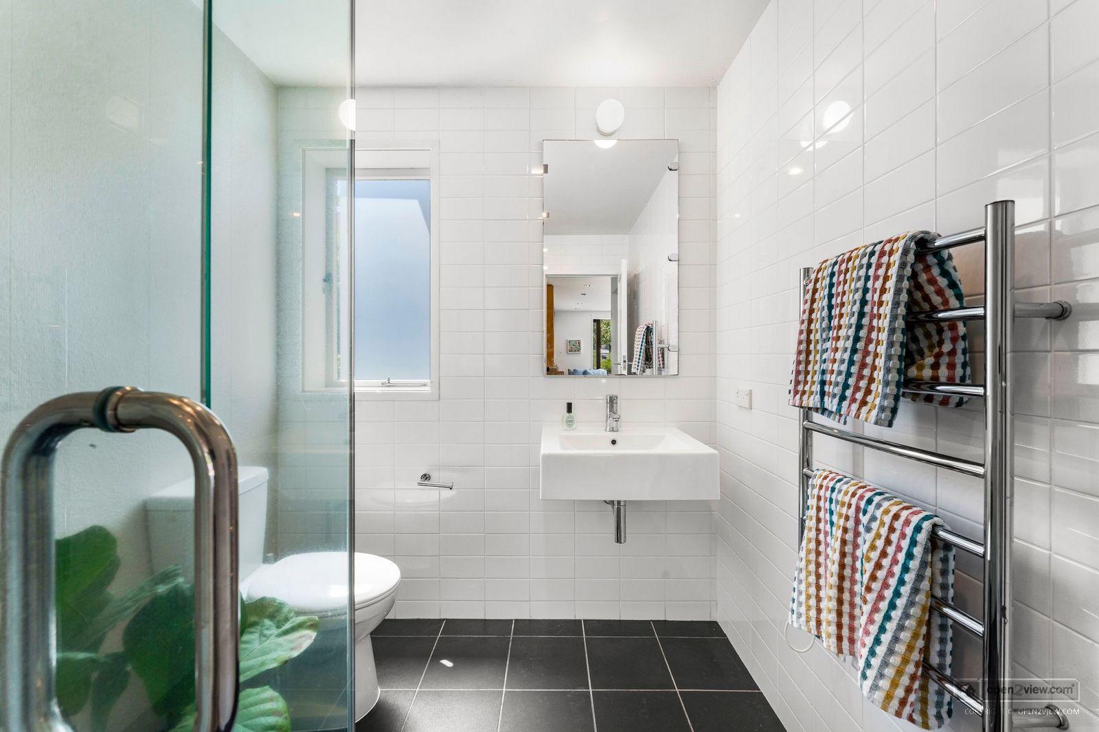 Slider image of 27 Hauraki Road, Auckland