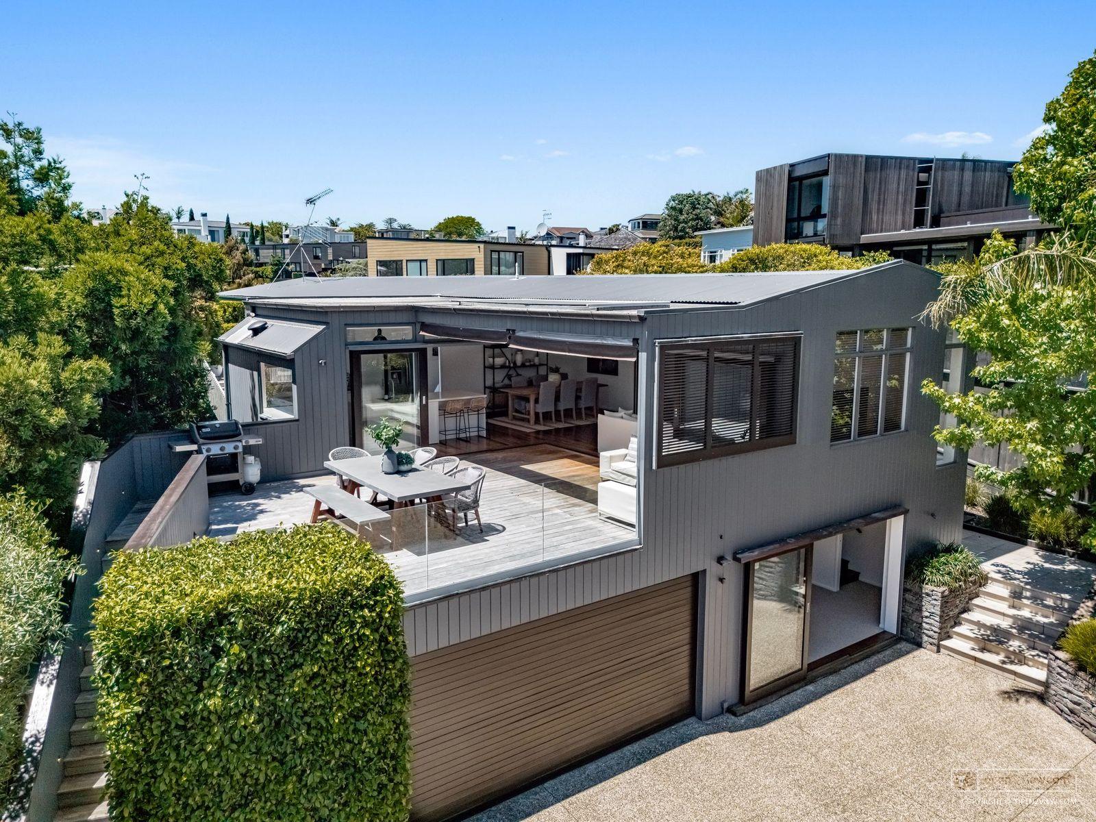 Slider image of 27 Hauraki Road, Auckland
