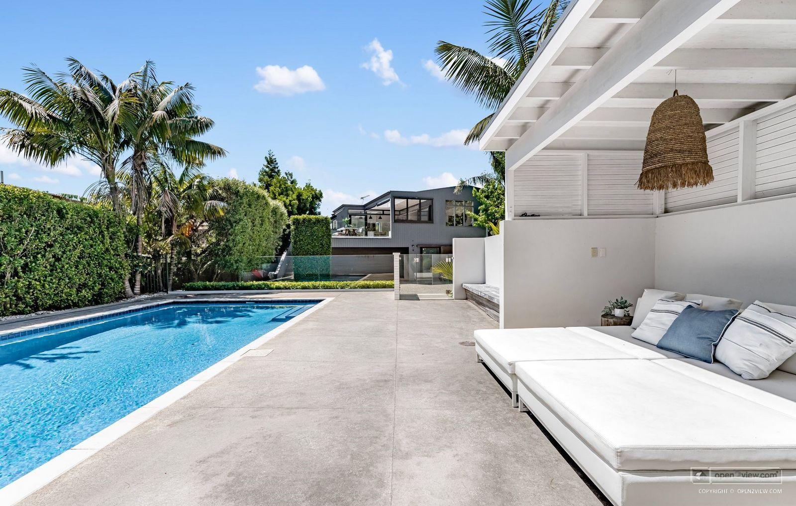 Slider image of 27 Hauraki Road, Auckland