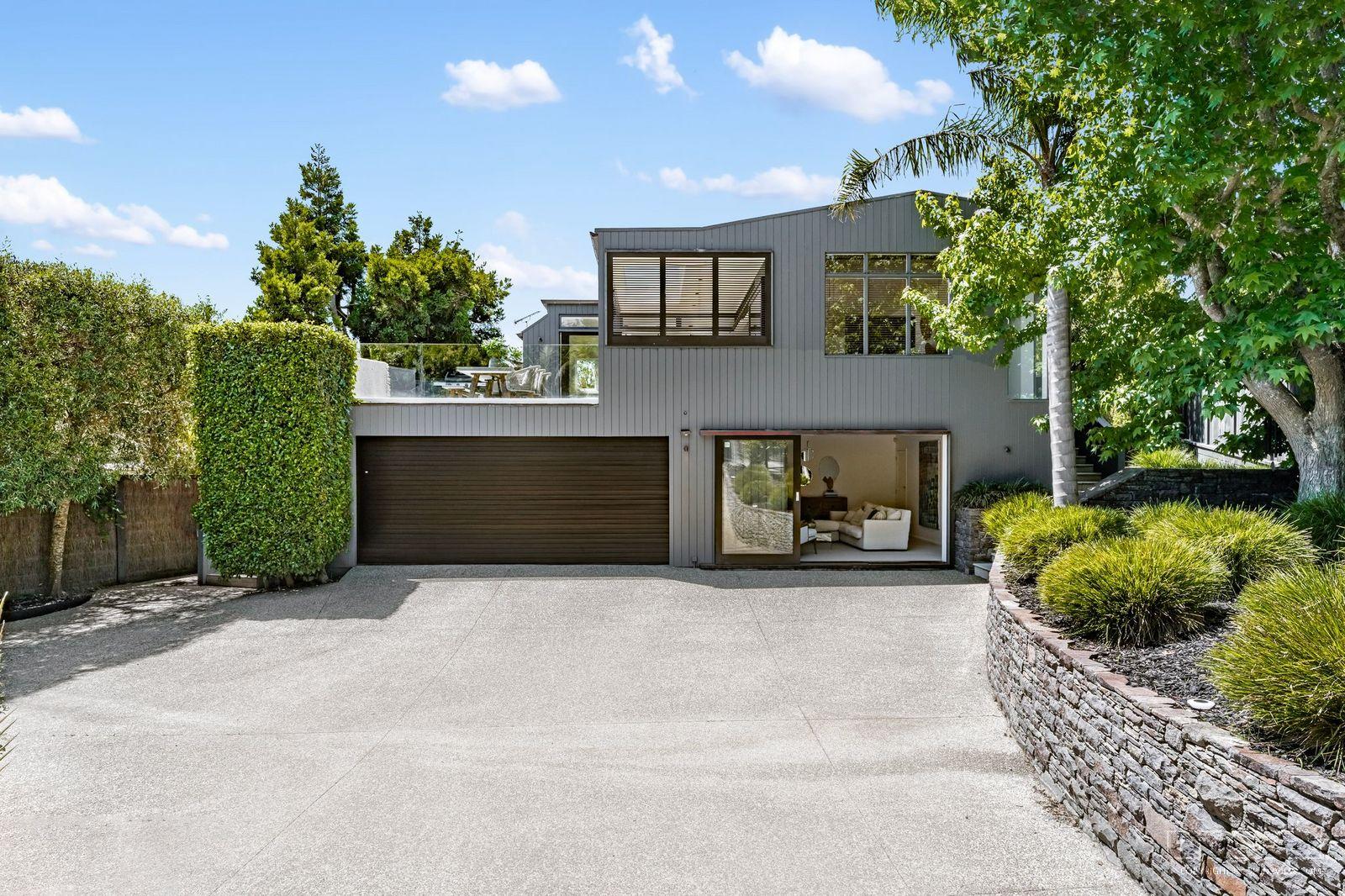 Slider image of 27 Hauraki Road, Auckland