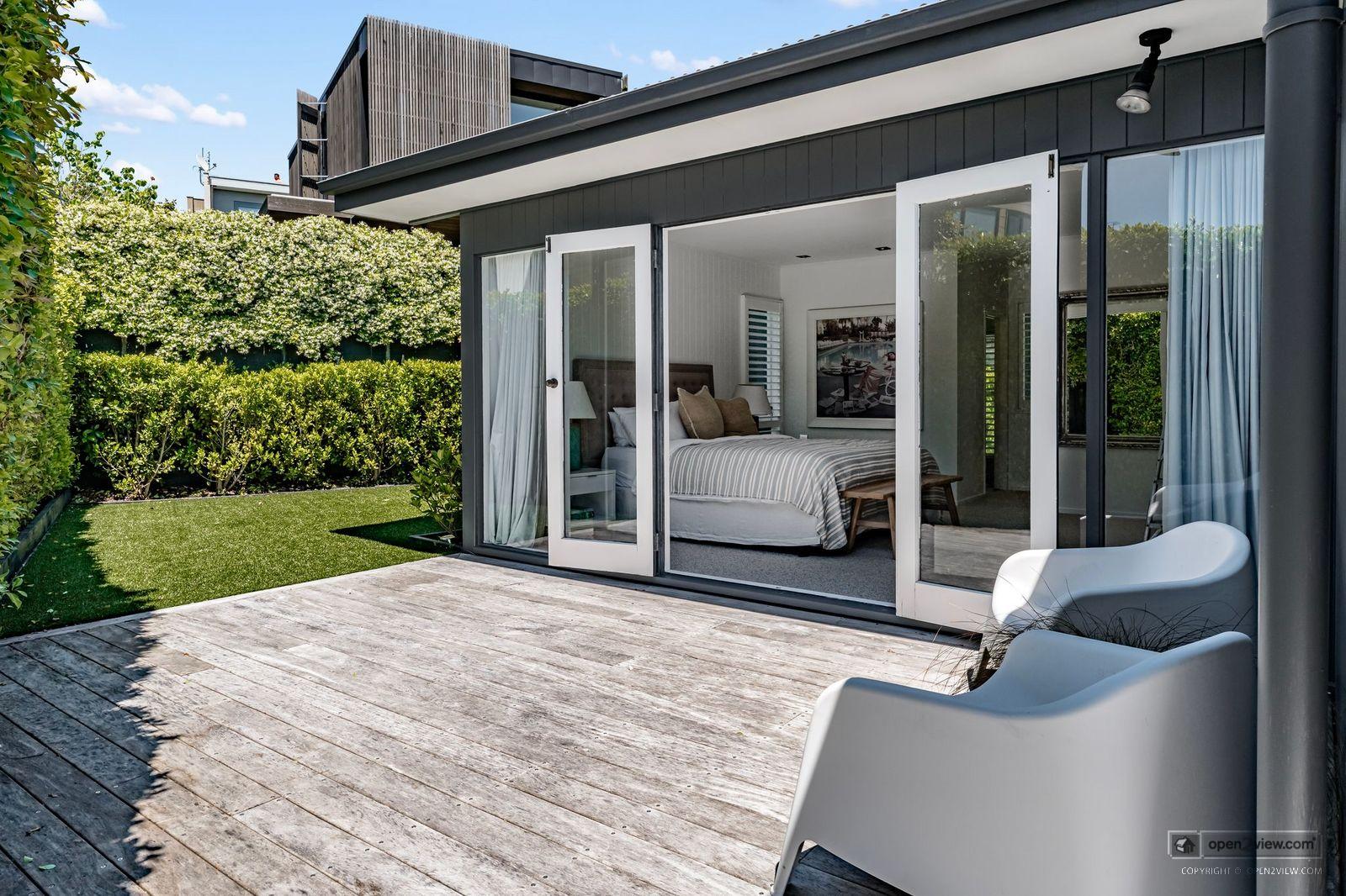 Slider image of 27 Hauraki Road, Auckland