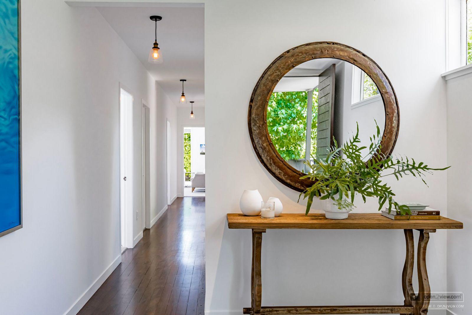 Slider image of 27 Hauraki Road, Auckland