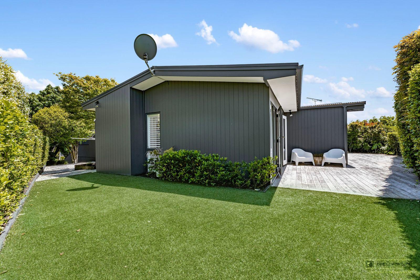 Slider image of 27 Hauraki Road, Auckland