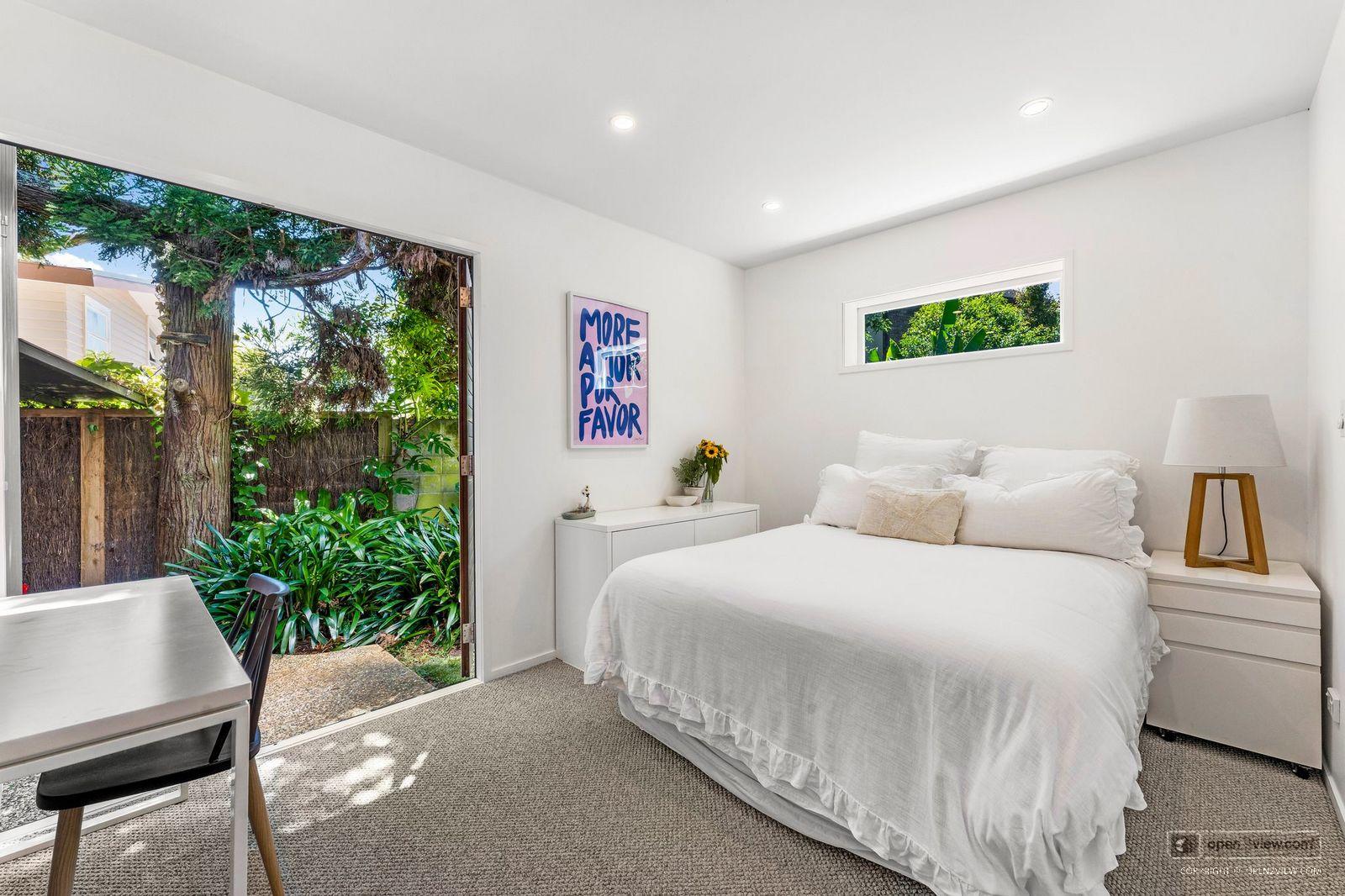 Slider image of 27 Hauraki Road, Auckland