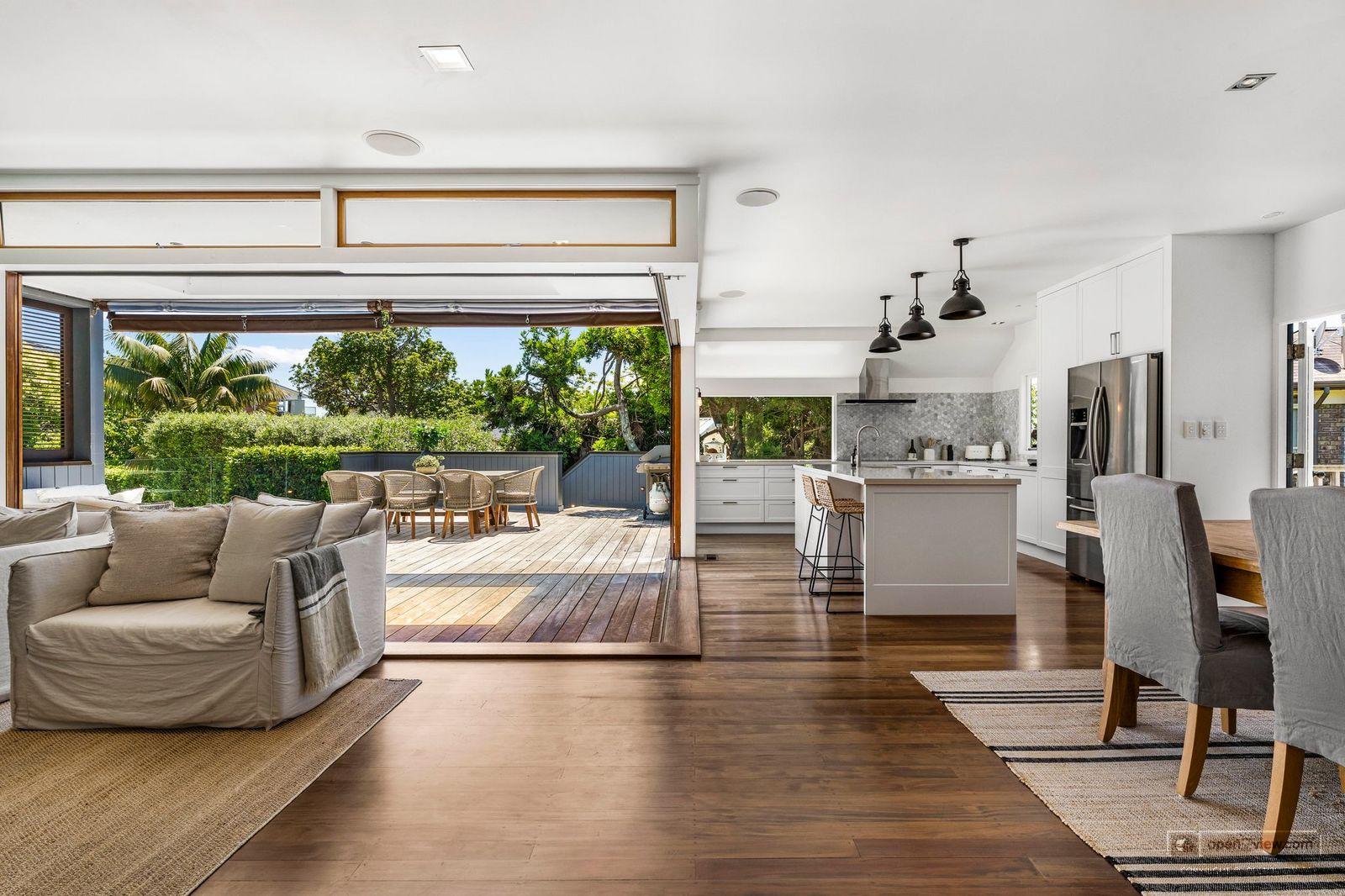 Slider image of 27 Hauraki Road, Auckland