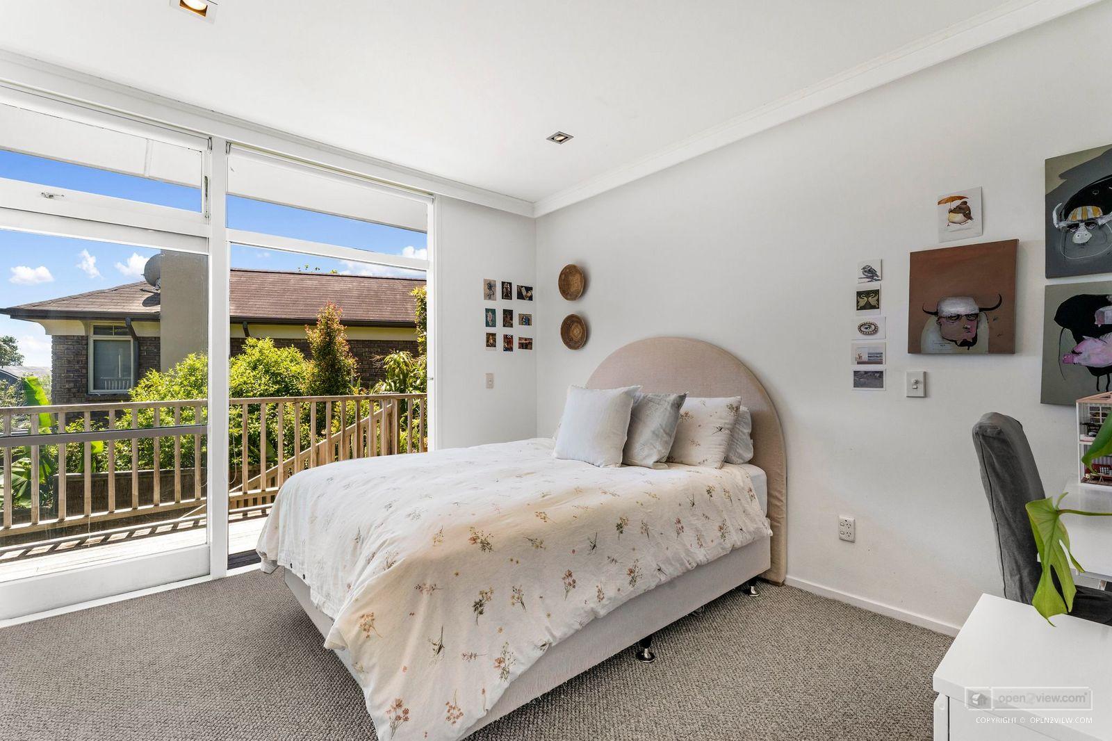 Slider image of 27 Hauraki Road, Auckland