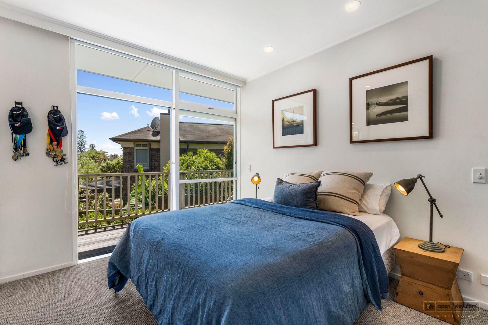 Slider image of 27 Hauraki Road, Auckland
