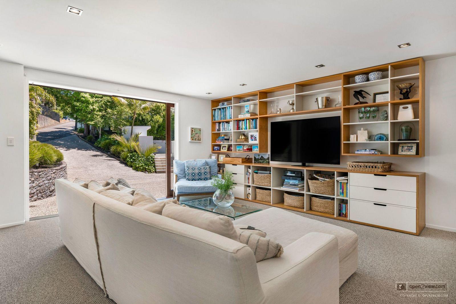 Slider image of 27 Hauraki Road, Auckland