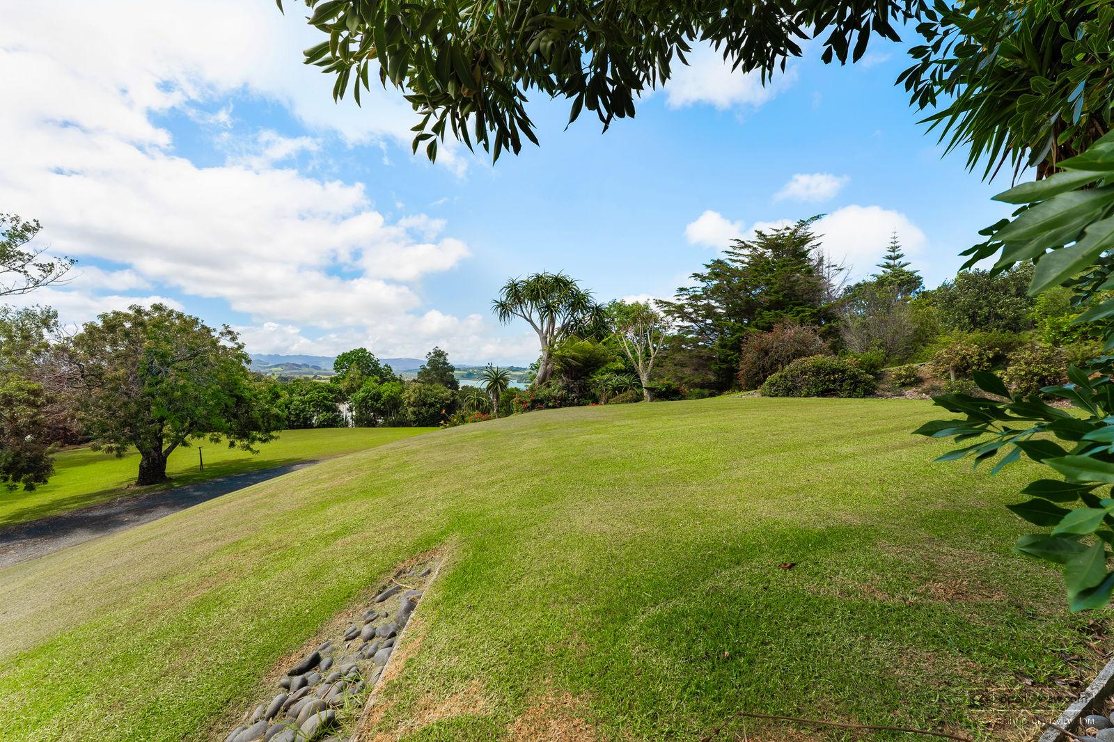 Slider image of 1228 Sandspit Road, Auckland