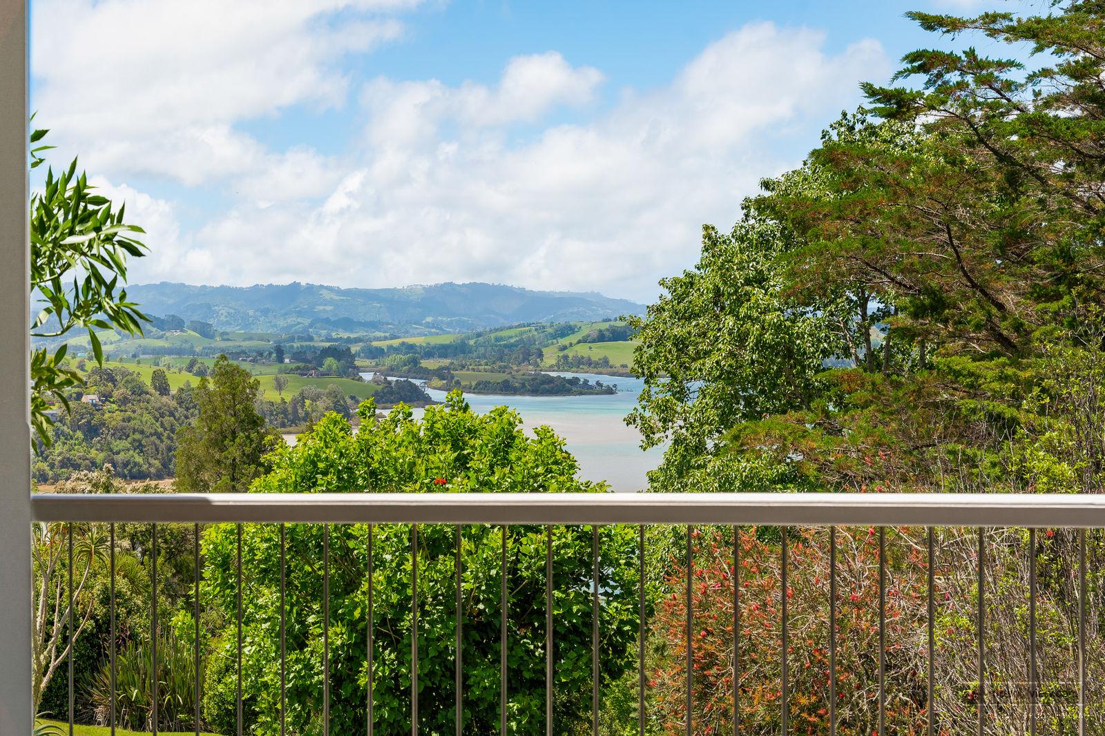 Slider image of 1228 Sandspit Road, Auckland